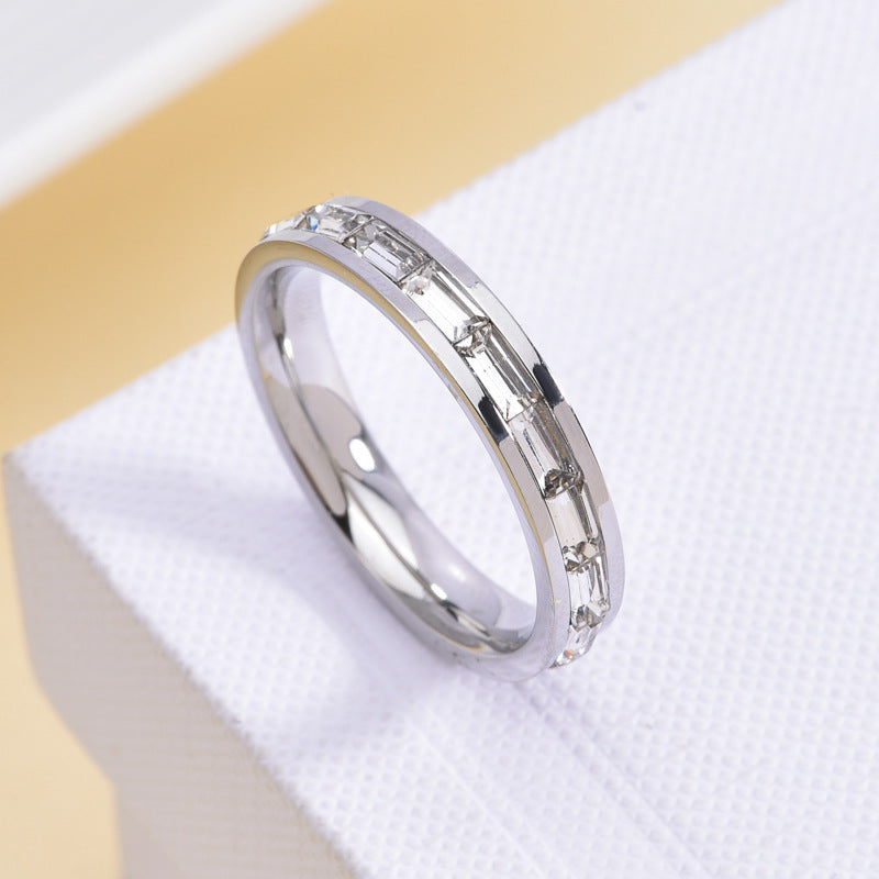 The new titanium steel couple ring fashion inlaid diamond full diamond ring does not fade