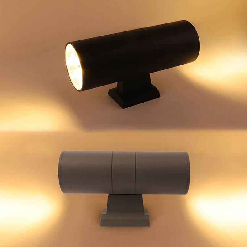 Outdoor wall lamp