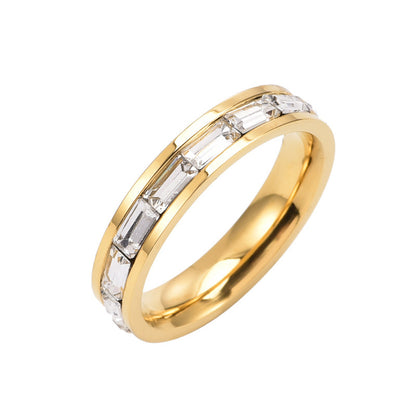 The new titanium steel couple ring fashion inlaid diamond full diamond ring does not fade