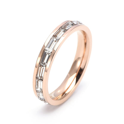 The new titanium steel couple ring fashion inlaid diamond full diamond ring does not fade