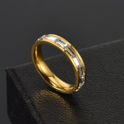 The new titanium steel couple ring fashion inlaid diamond full diamond ring does not fade