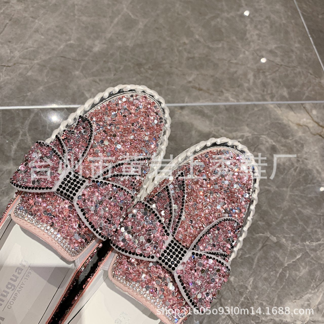 Lazy Bow Sneakers™ 🎀