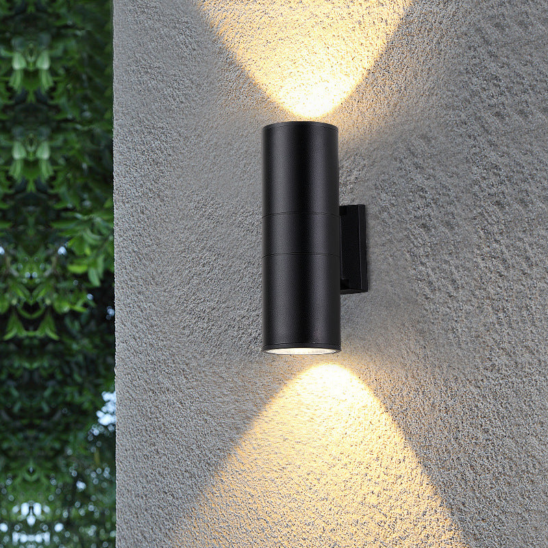Outdoor wall lamp